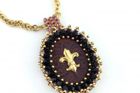Orné de Fleurs Necklace - Maroon